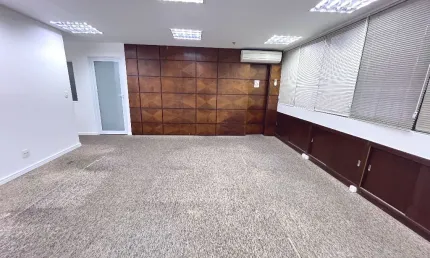EXCELENTE CONJUNTO COMERCIAL - AMPLO - LOCALIZAÇÃO PRIVILEGIADA