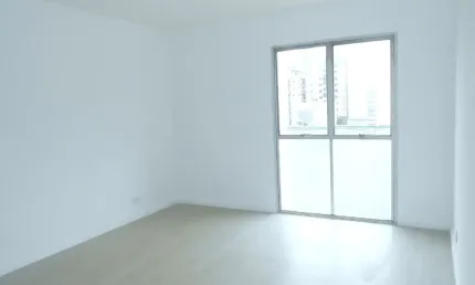Excelente apto - amplo - sacada - localização privilegiada