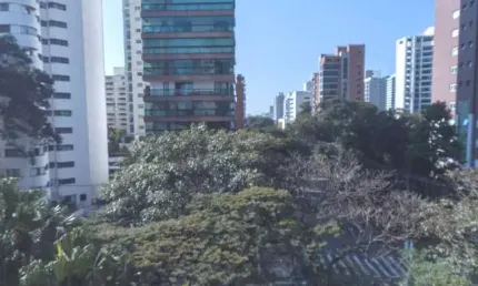 EXCELENTE APTO - VARANDA - LOCALIZAÇÃO PRIVIELGIADA