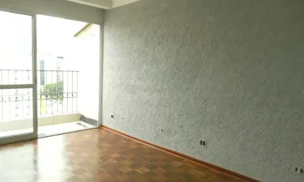 EXCELENTE APTO - VARANDA - LOCALIZAÇÃO PRIVILEGIADA