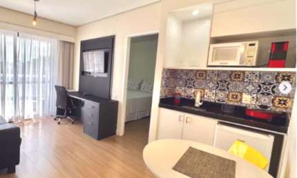 EXCELENTE APTO MOBILIADO - VARANDA - LAZER - LOCALIZAÇÃO PRIVILEGIADA