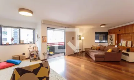 EXCELENTE APTO SEMIMOBILIADO - VARANDA - LAZER - LOCALIZAÇÃO PRIVILEGIADA