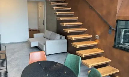EXCELENTE DUPLEX MOBILIADO - LAZER - LOCALIZAÇÃO PRIVILEGIADA