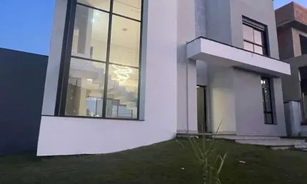 Casa de Alto Padrão com 3 Suítes, 6 Banheiros e 4 Vagas de Garagem no Cyrela