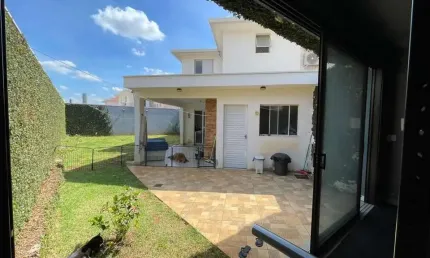 Casa Espaçosa à Venda no Condomínio Villa Flora – Conforto e Qualidade de Vida