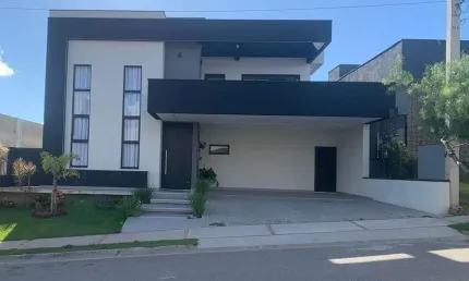 Sobrado de Alto Padrão com Piscina e Suíte Máster no Térreo