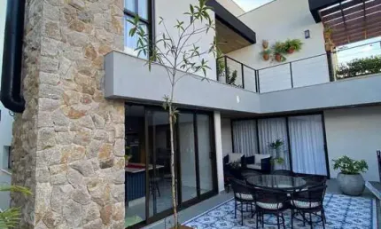 Casa de Esquina no Lago da Boa Vista – 4 Suítes e Piscina