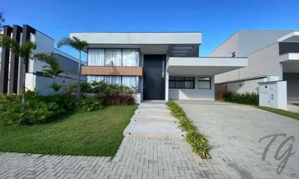 Casa com 3 Suítes, Espaço Gourmet e Piscina em Condomínio Exclusivo