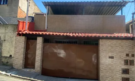 Excelente casa Furtado de Menezes  2 quartos com terraço e garagem