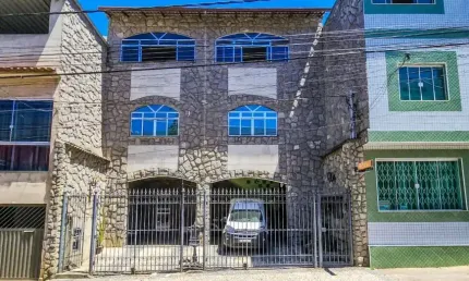 EXCELENTE CASA 4 QUARTOS DEMOCRATA EM FRENTEAO BAHAMAS