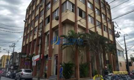 Sala comercial com 6 salas para alugar no Centro Histórico, Paranaguá  por R$ 4.000
