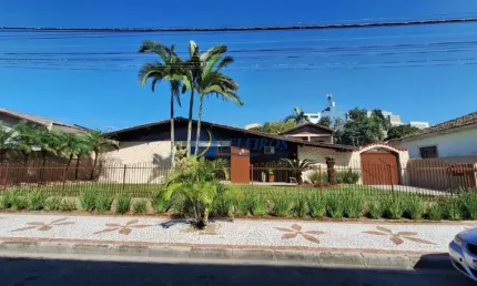 Casa com 5 quartos à venda no Palmital, Paranaguá  por R$ 1.800.000