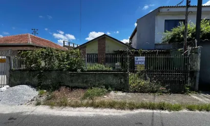 Casa à venda no Palmital, Paranaguá  por R$ 390.000