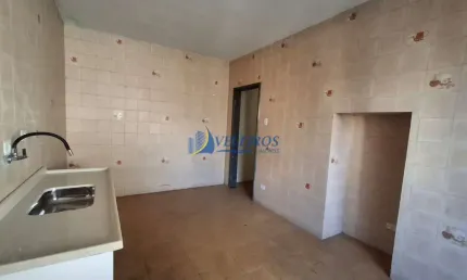 Apartamento com 2 quartos para alugar na Vila Guarani, Paranaguá  por R$ 1.150