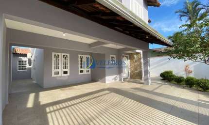 Casa com 4 quartos à venda no Leblon, Paranaguá  por R$ 1.300.000