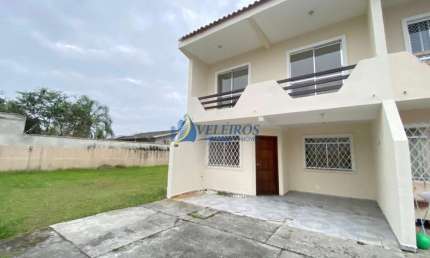 Casa com 3 quartos para alugar no Divinéia, Paranaguá  por R$ 1.800