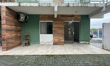 Apartamento com 2 quartos à venda no Parque Agari, Paranaguá  por R$ 195.000