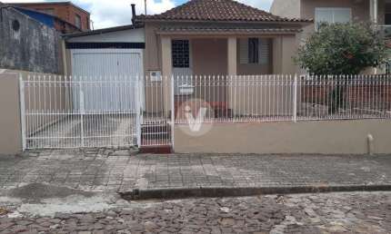 Casa de dois dormitórios localizado no bairro Menino Jesus na cidade de Santa Ma