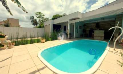 Casa em alvenaria com 162m2, com entrada para os fundos.