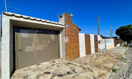 Casa com piscina para venda no Bairro Juscelino Kubitschek !