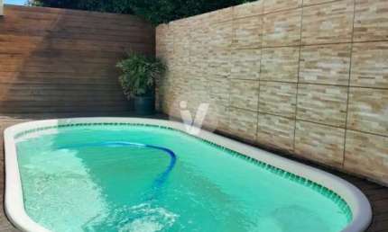 Casa com 03 dormitórios com piscina no bairro Tancredo Neves!