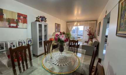 Apartamento de três dormitórios localizado no bairro Centro na cidade de Santa M