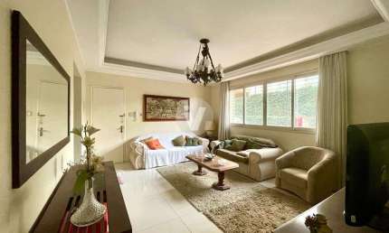 Apartamento central com 3 dormitórios mais dependência completa
