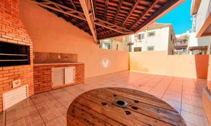APARTAMENTO SEMIMOBILIADO, COM EXCELENTE POSIÇÃO SOLAR E TERRAÇO COM CHURRASQUEI