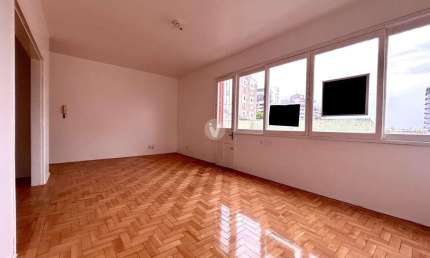 Apartamento amplo; 03 dormitórios; 01 vaga; central.