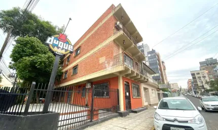 Apartamento com dois dormitórios sendo um suíte no centro de Santa Maria.
