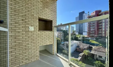 Apartamento 1 dormitório em andar alto no Madri Residence, bairro Lourdes.