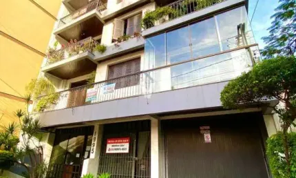 Apartamento de três dormitórios sendo uma suíte e vaga de garagem.