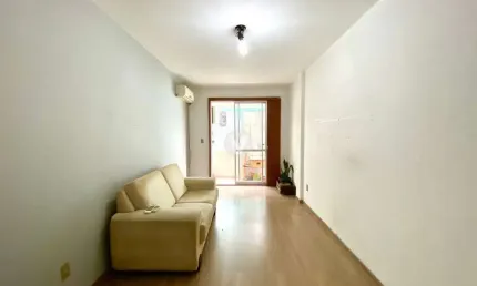 Excelente apartamento de dois dormitórios com uma vaga garagem, perto do Clube D