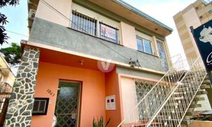 Apartamento para locação de dois dormitórios no centro de Santa Maria.