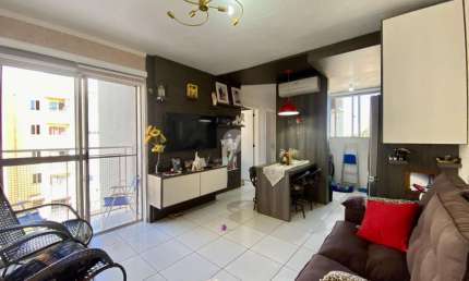 Excelente apartamento de dois dormitórios garagem em condomínio fechado.