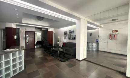 Amplo apartamento localizado na principal avenida de Santa Maria.