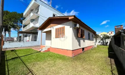 Casa com 2 quartos à venda na Rua Pedro Luiz, 138, Juscelino Kubitschek, Santa Maria