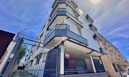 Apartamento térreo 2 dormitórios + dependência no Centro de Santa Maria.