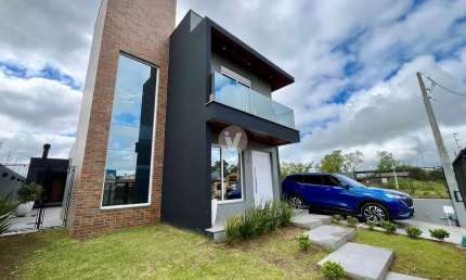 Linda Casa Nova, 3 Dormitórios, semi-mobiliada, Bairro São José, Santa Maria!