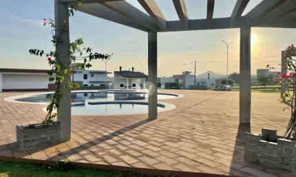 Terreno de ESQUINA no condomínio Cidade Universitária