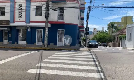 SALA/LOJA TÉRREA COMERCIAL DE ESQUINA NA FLORIANO PEIXOTO C/ MOBÍLIA DE ESCRITÓR
