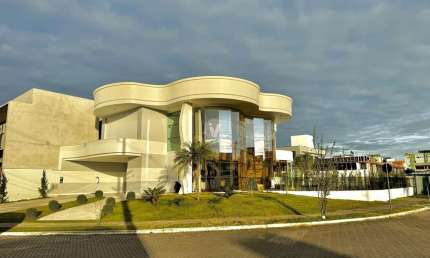 Casa neoclássica de altíssimo padrão em condomínio fechado