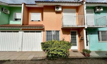 Casa em condomínio fechado, no bairro parque pinheiro!