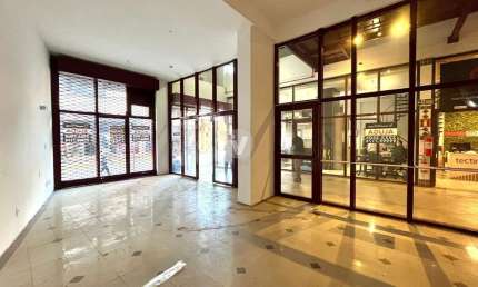 Ótima loja comercial localizada bem no centro de Santa Maria!