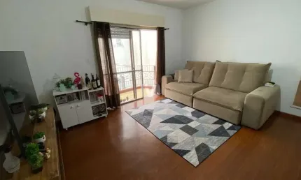 Oportunidade Única! Apartamento Residencial Central com 2 Quartos + dependência!