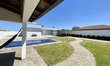Linda casa com 165m2 a venda no residencial Parque dos Ipes em Pains!
