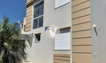 Apartamento de 2 dormitorios com sacada e churrasqueira.