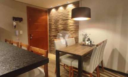 Apartamento dois dormitórios com ótima localização.