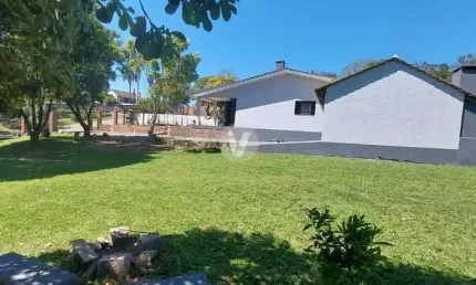 Casa de 3 Dormitórios com Lago Japonês a Venda no Refugio de Itaara.