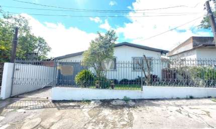 Casa com 3 dromtitórios no bairro Juscelino Kubtischeck